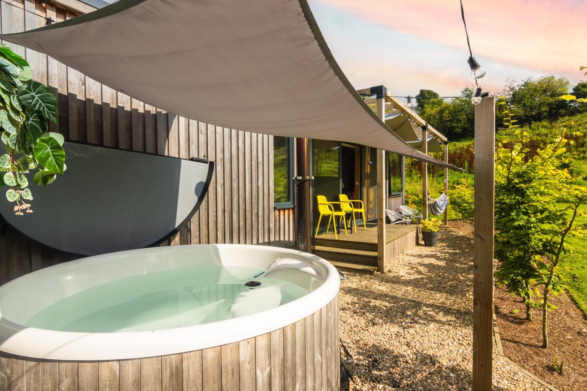 The Hive - Unique Hot Tub Cabin In ミルポート エクステリア 写真